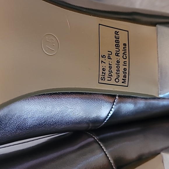 Signature by Olivia Miller silver heels5+. Size 7.5. Perfect for the Holidays. - Picture 11 of 14